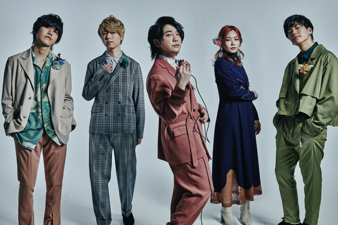 Mrs. GREEN APPLE、初のベスト盤『5』&ライブ映像作品を同時リリース
